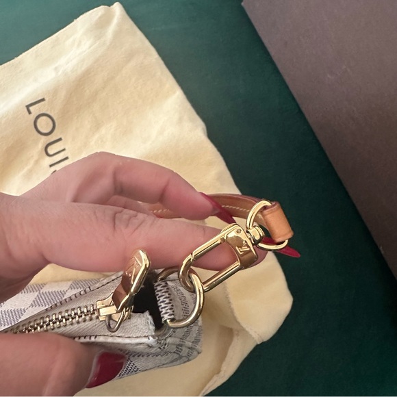 POCHETTE ACCESSOIRES Louis Vuitton in damier azur - Picture 9 of 13